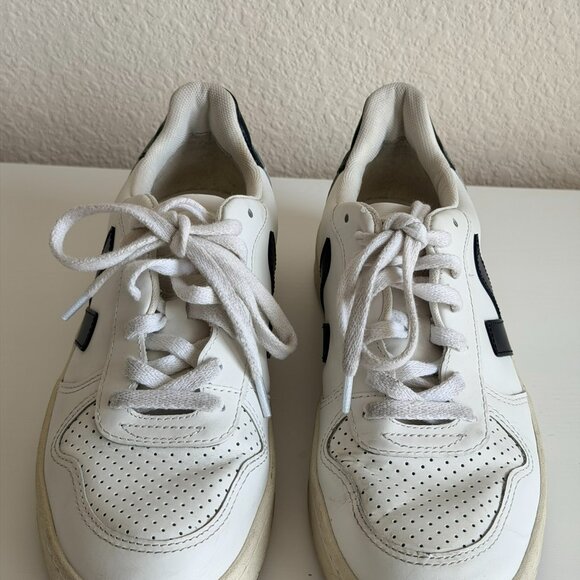VEJA White Leather Sneakers V-10 Logo Lace Up Low Top Women's US 8 / EU 39 - Picture 5 of 8